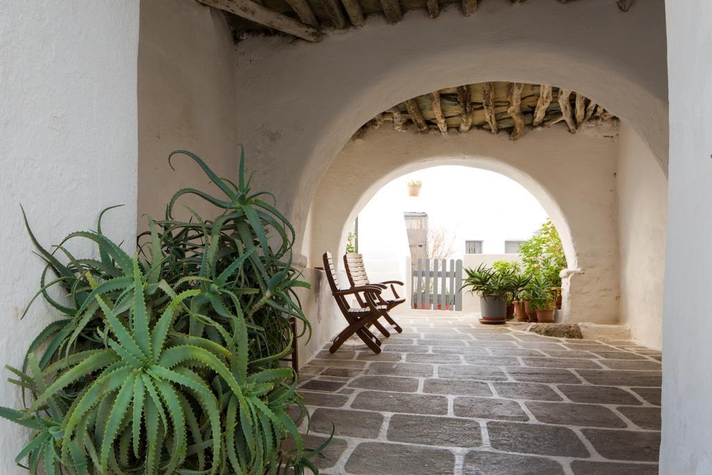Castro Hotel Folegandros Island ภายนอก รูปภาพ